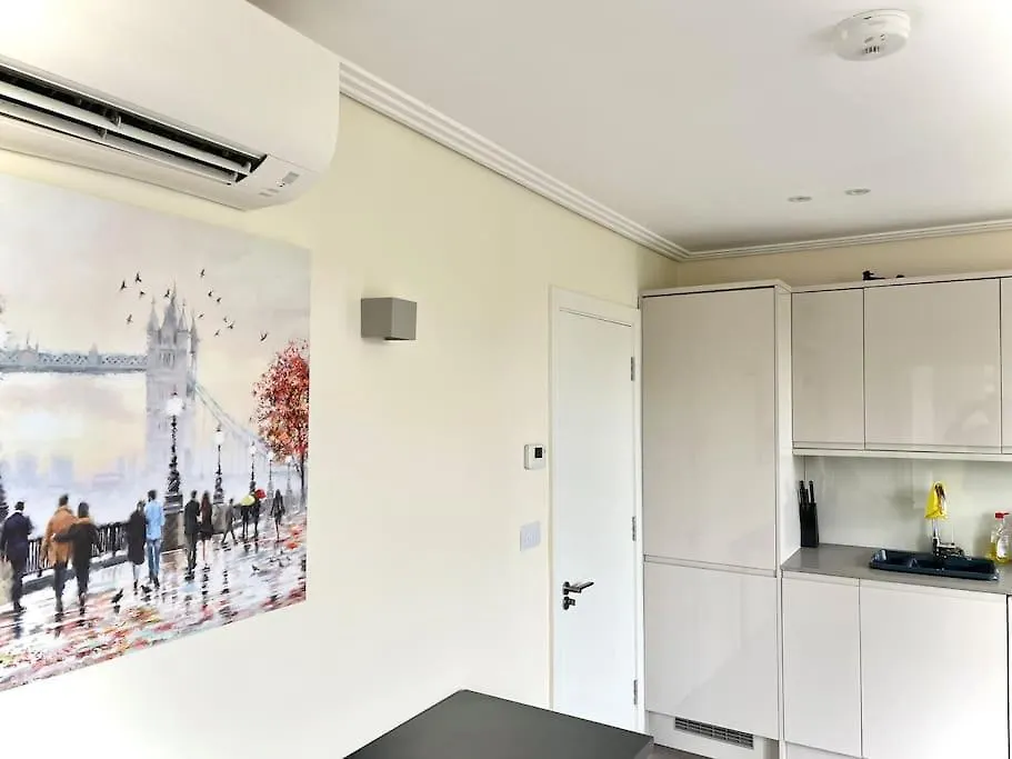 Luxurious 2 Bedroom Flat In Central London 0*,