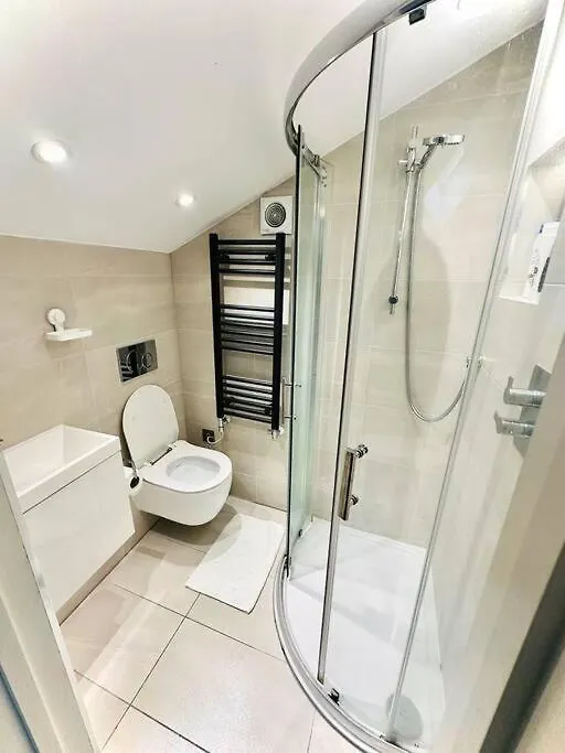 Luxurious 2 Bedroom Flat In Central London 0*,