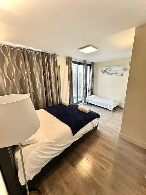 Luxurious 2 Bedroom Flat In Central London 0*,