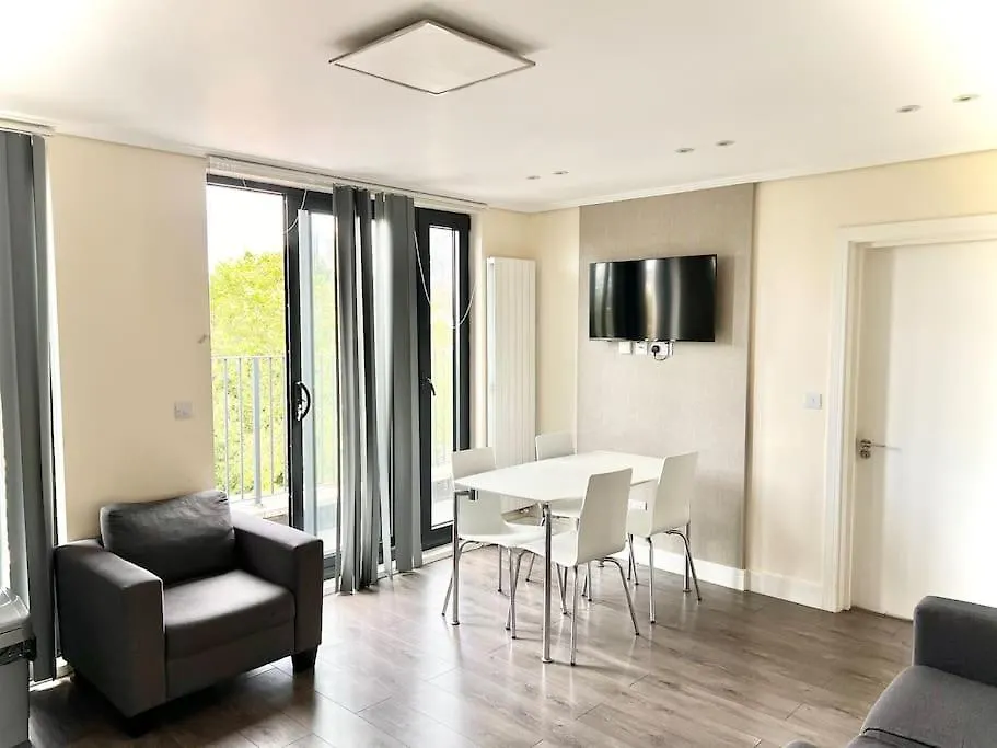 Luxurious 2 Bedroom Flat In Central London
